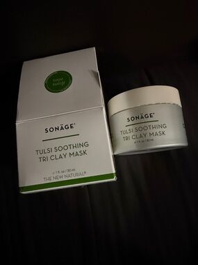 Tulsi Soothing Tri Clay Mask - White & Green